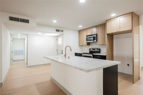 412 Gilday Ave, North Las Vegas, NV, 89030-4032 | Card Image