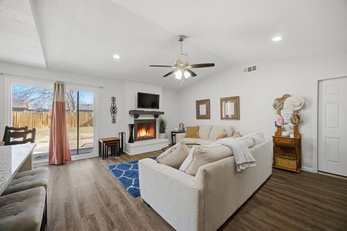 1813 Castle Dr, Garland, TX, 75040-5408 | Card Image