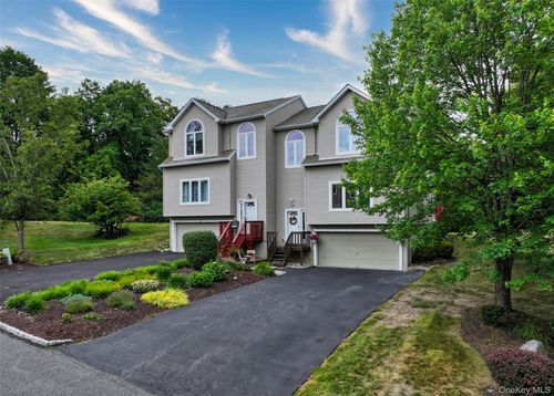 2 Riverstone Ct, Highland Mills, NY, 10930-6813 | Card Image