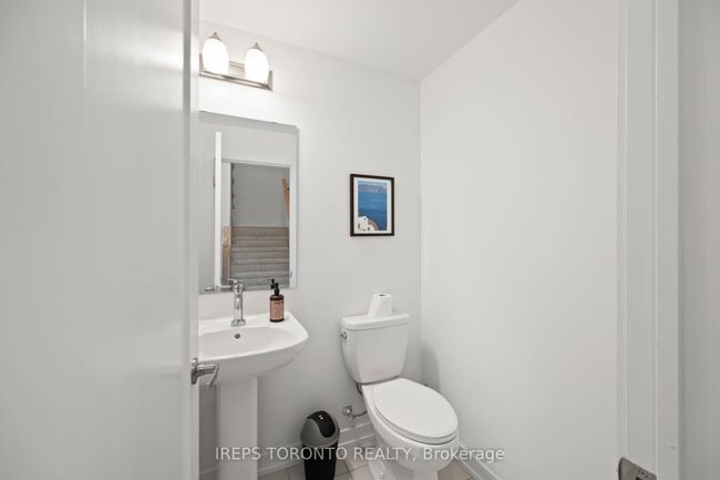 84 Lyall Stokes Cir, House attached with 4 bedrooms, 3 bathrooms and 1 parking in Mount Albert ON | Image 8