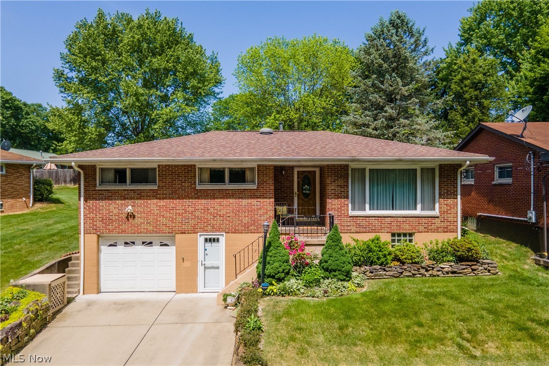 Patterson Ln, Weirton, WV 26062