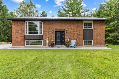 703021 Walker Sideroad, House other with 3 bedrooms, 1 bathrooms and 22 parking in Chatsworth ON | Image 1