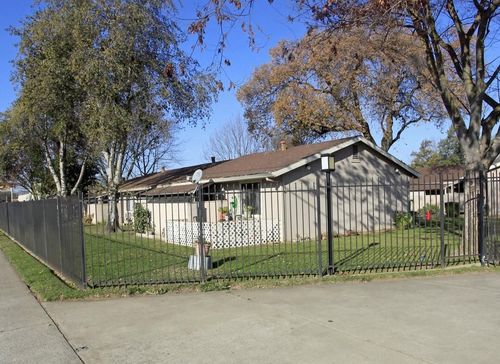 5581 Mendocino Blvd, Sacramento, CA, 95820-6447 | Card Image