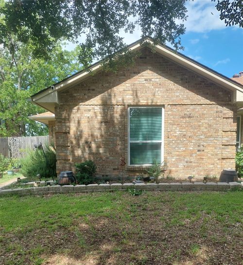 1613 Crescent Ln, Duncanville, TX, 75137-3626 | Card Image