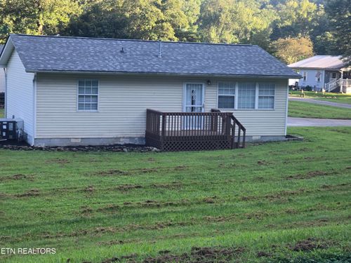 9533 Petros Hwy, Oliver Springs, TN, 37840-3923 | Card Image