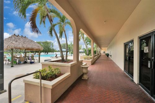 204-440 Lakeview Dr, Weston, FL, 33326-2471 | Card Image