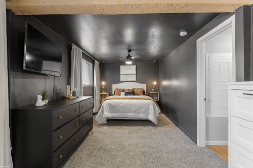 20521 Beaufait St, Harper Woods, MI, 48225-1601 | Card Image