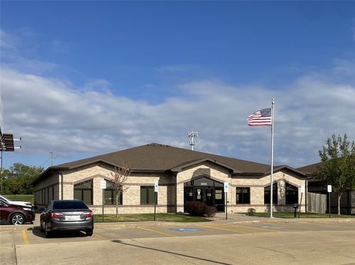 3205 Williams Blvd Sw, Cedar Rapids, IA, 52404-1443 | Card Image