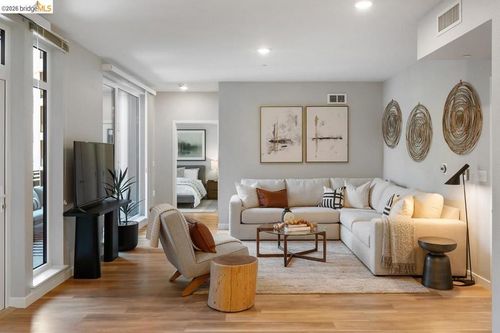 533-260 Brooklyn Basin Way, Oakland, CA, 94606-5275 | Card Image