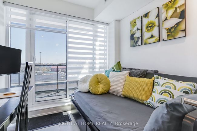 402 - 31 Tippett Rd, Condo with 4 bedrooms, 2 bathrooms and 1 parking in Toronto ON | Image 13