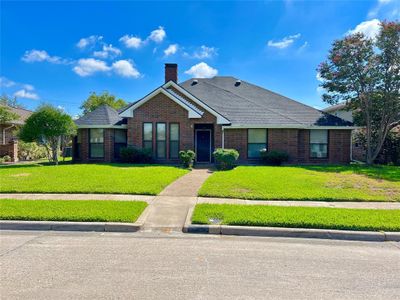 1028 Silverthorn Court, House other with 3 bedrooms, 2 bathrooms and null parking in Mesquite TX | Image 1