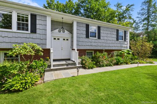 102 Cox Ave, North Castle, NY, 10504-1911 | Card Image