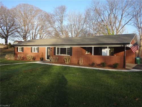 108 N Bingham St, Denton, NC, 27239-7125 | Card Image