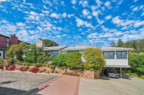 3320 Burdeck Dr, Oakland, CA, 94602-2625 | Card Image