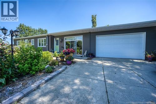 16 Beaulieu St, House with 4 bedrooms, 2 bathrooms and null parking in Grand-Sault/Grand Falls NB | Card Image