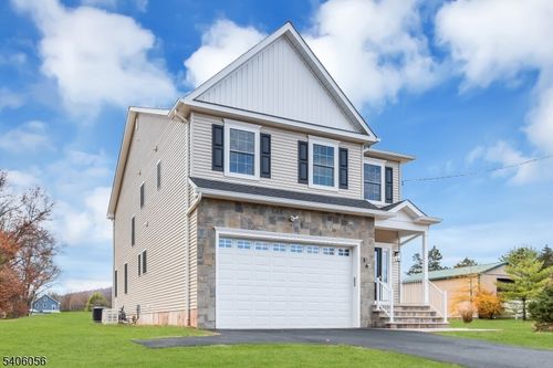 16 Central Ave, Whitehouse Station, NJ, 08889-3418 | Card Image