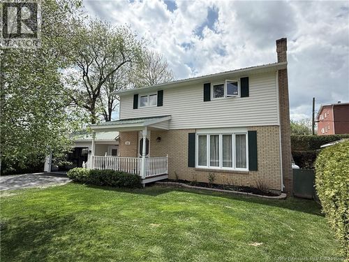 111 Elizabeth St, Woodstock, NB, E7M1P8 | Card Image