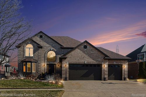 50374 Nesting Ridge Dr, Macomb, MI, 48044-1382 | Card Image