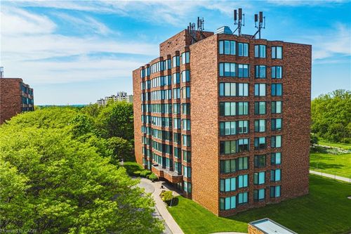 103-180 Limeridge Rd W, Hamilton, ON, L9C7H7 | Card Image