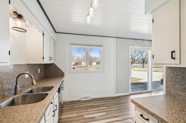 1720 6 Th Ave W, Townhouse with 3 bedrooms, 2 bathrooms and null parking in Shakopee MN | Image 12