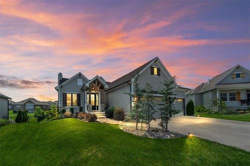 3053 Thoreau Dr, Lee's Summit, MO, 64081 | Card Image