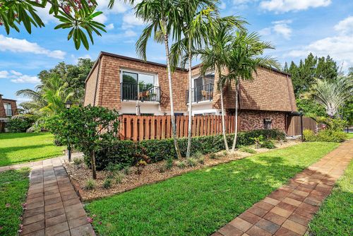 d-2616 Se 5th Cir, Boynton Beach, FL, 33435-8936 | Card Image