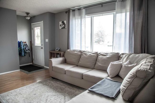 10513 106 Street, House other with 4 bedrooms, 2 bathrooms and 4 parking in High Level AB | Image 6