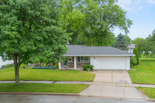 N88W6311 Willowbrooke Drive, Cedarburg, WI, 53012 | Card Image