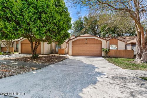 9923 Fawn Brook Dr, JACKSONVILLE, FL, 32256-7049 | Card Image