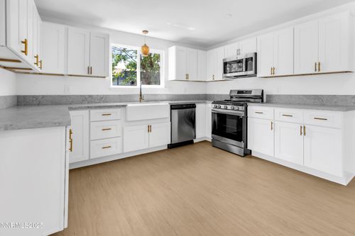 30 N Patterson Pl, Sparks, NV, 89436-6618 | Card Image