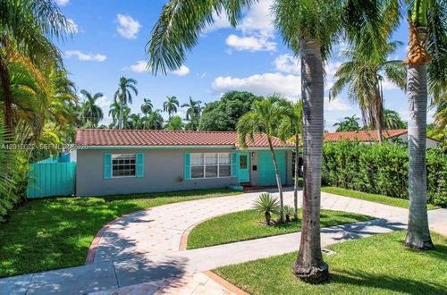 906 Ne 4th St, Hallandale Beach, FL, 33009-3592 | Card Image