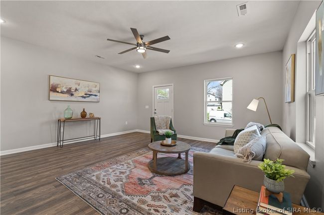 237 Graham St, Home with 3 bedrooms, 2 bathrooms and null parking in Jeffersonville IN | Image 6