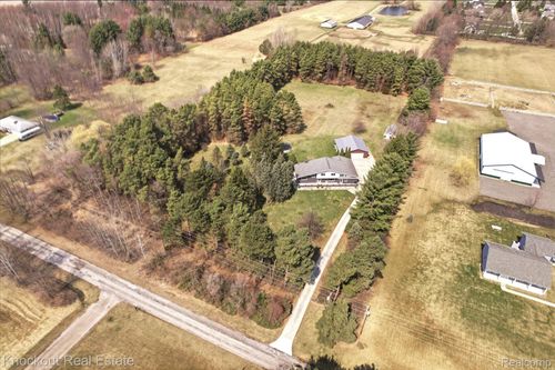 9239 Lange Rd, Birch Run, MI, 48415-8470 | Card Image