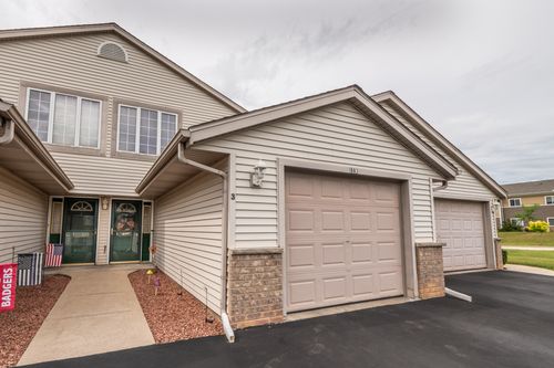 883 E Loos St, Hartford, WI, 53027-2903 | Card Image