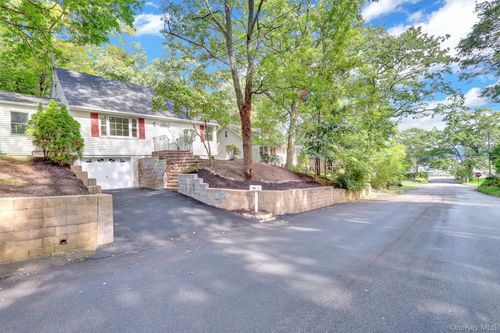 66 Washington St, Setauket, NY, 11733-4029 | Card Image