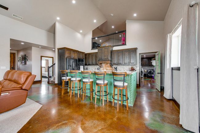 10408 E Midway Rd, House other with 4 bedrooms, 3 bathrooms and 4 parking in Big Spring TX | Image 5