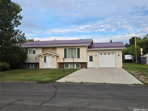 215 Heward St, Stoughton, SK, S0G0B9 | Card Image