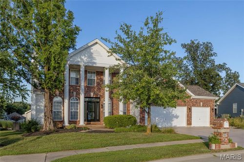 302 Pleasant Meadows Dr, Wentzville, MO, 63385-2672 | Card Image