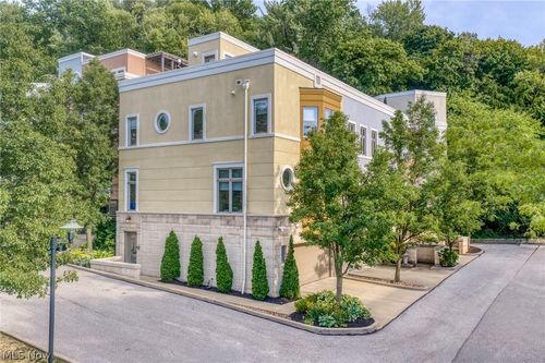 2011 Villa Carabelli Dr, Cleveland, OH, 44106-6205 | Card Image