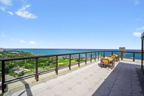 apt-1210j-1560 N Sandburg Ter, Chicago, IL, 60610-7710 | Card Image