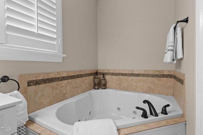 Whirlpool Tub | Image 15