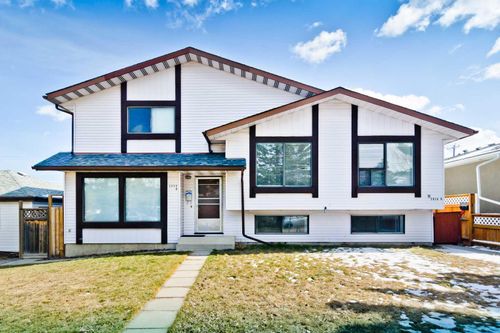2816 38 Street Sw, Home with 7 bedrooms, 3 bathrooms and 3 parking in Calgary AB | Card Image