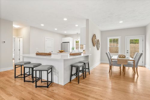 38-99 Driftwood Cir, Sandown, NH, 03873-2257 | Card Image