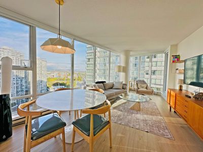 2108 - 111 W Georgia St, Condo with 2 bedrooms, 2 bathrooms and 1 parking in Vancouver BC | Image 2