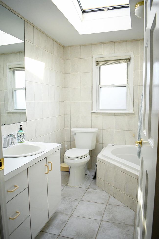 340 Bixley Heath, House other with 3 bedrooms, 2 bathrooms and null parking in Lynbrook NY | Image 9