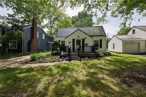 1421 Castlewood Avenue Sw, North Canton, OH, 44720 | Card Image