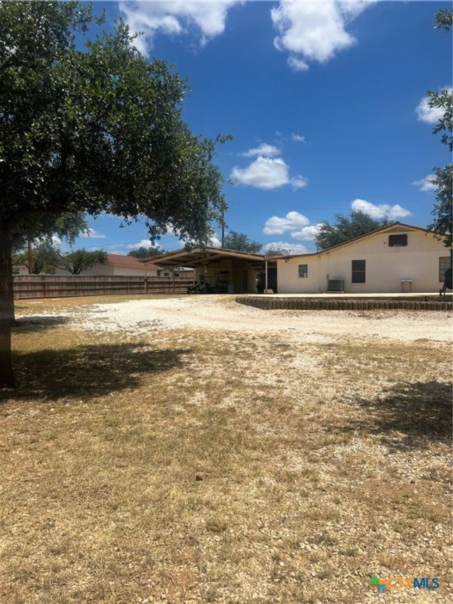 1102 Crockett, House other with 4 bedrooms, 3 bathrooms and null parking in Cotulla TX | Image 17