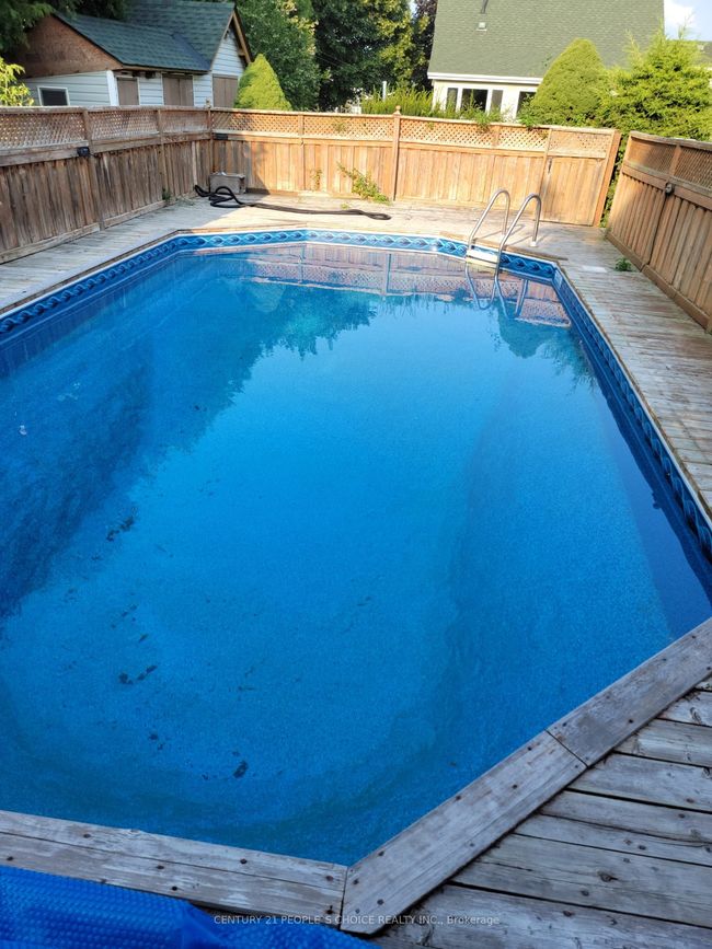 27 South Dr, House other with 3 bedrooms, 2 bathrooms and 5 parking in Dundas ON | Image 26