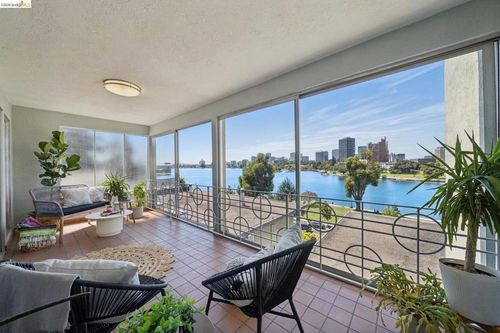 2324 Lakeshore Ave, Oakland, CA, 94606-1083 | Card Image