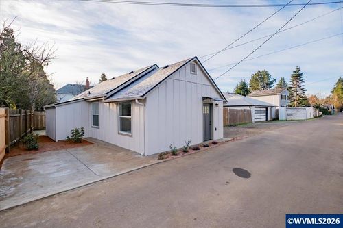 1111 1/2 2nd St Nw, Salem, OR, 97304-3996 | Card Image